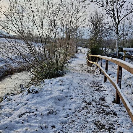 Riverside Cabin Limerick Junction Exterior foto