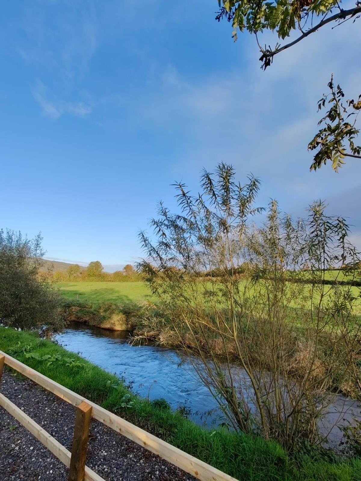 Riverside Cabin Limerick Junction Exterior foto
